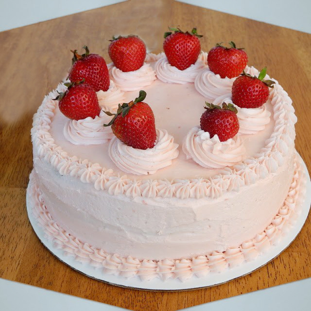 Full Of Strawberry Cake – Floral Story
